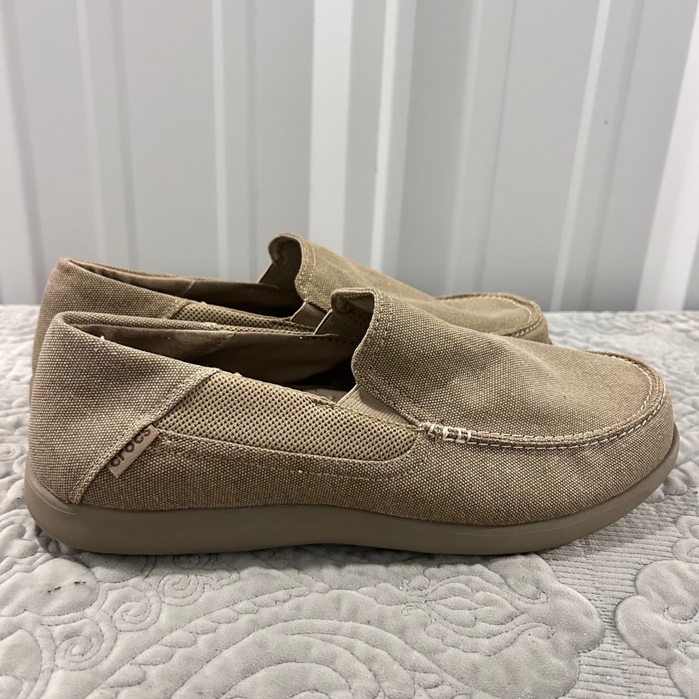 Crocs Santa Cruz 2 Mens Khaki Canvas Slip On Loafer Shoes Size 12 Tan Comfort